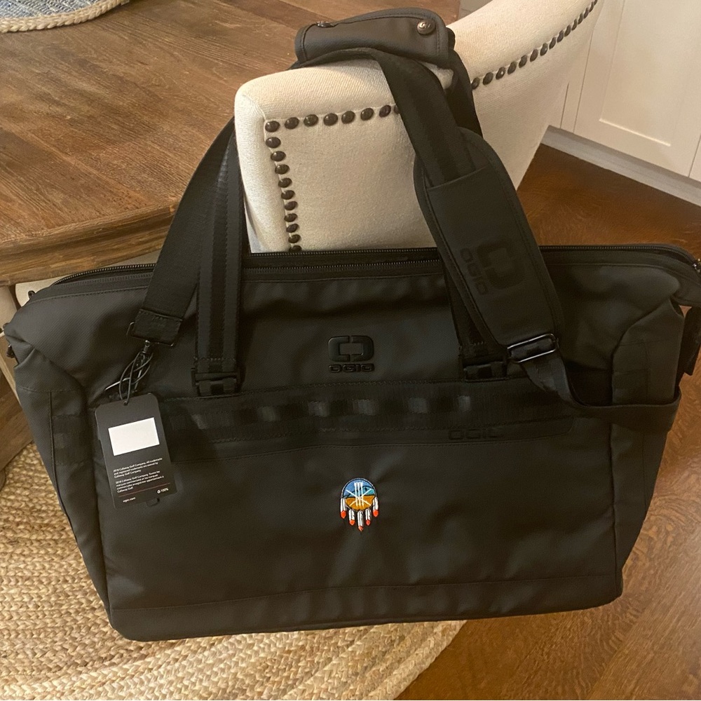 NWT Ogio travel bag with shoulder strap.